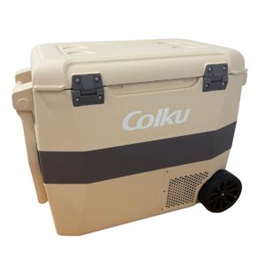 HELADERA PORTATIL COLKU 12V/24V - CON RUEDAS - CAPACIDAD 57 LT - COLOR ARENA